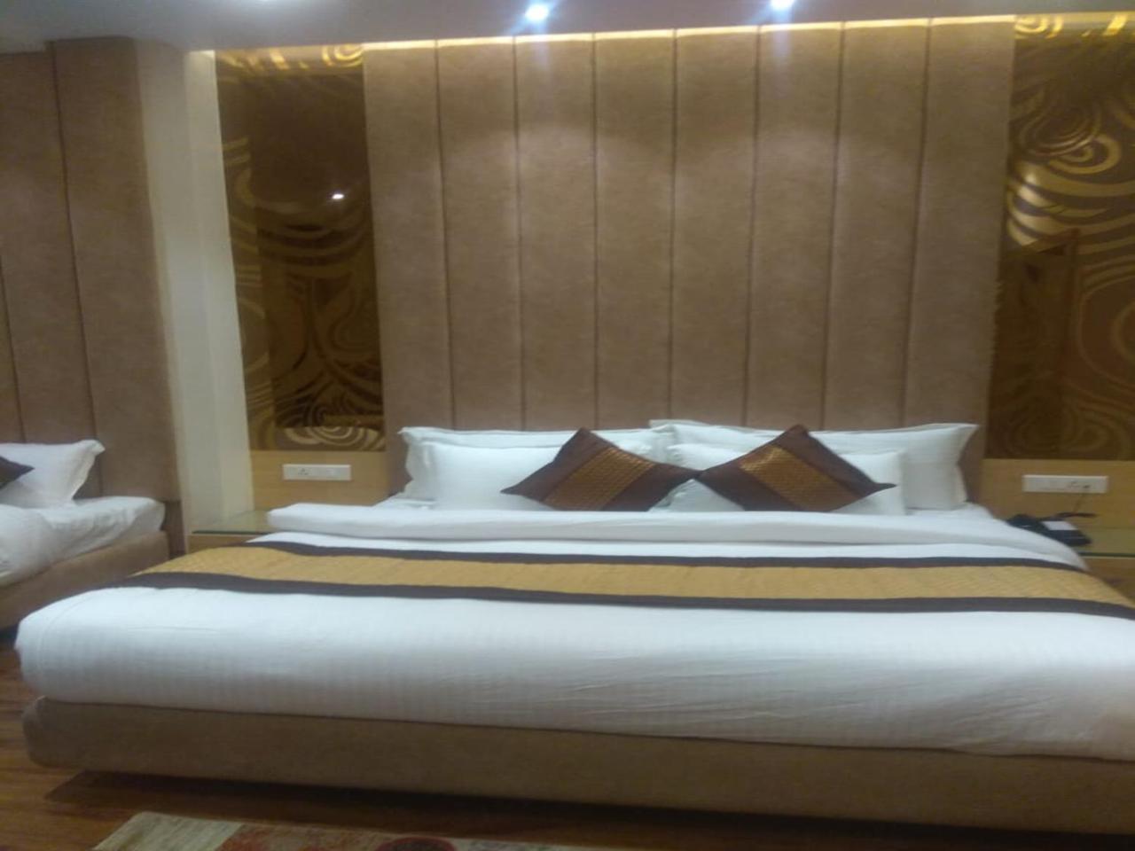 Csjs Inn By Krishna Group Of Hotels Amritsar Bagian luar foto